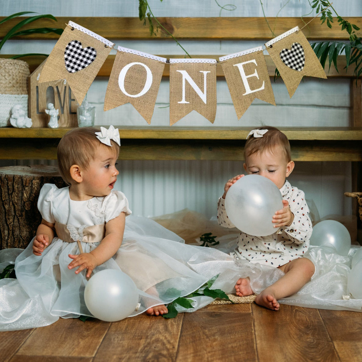 VINTAGE BURLAP BANNER "ONE" WITH HEARTS BLACK