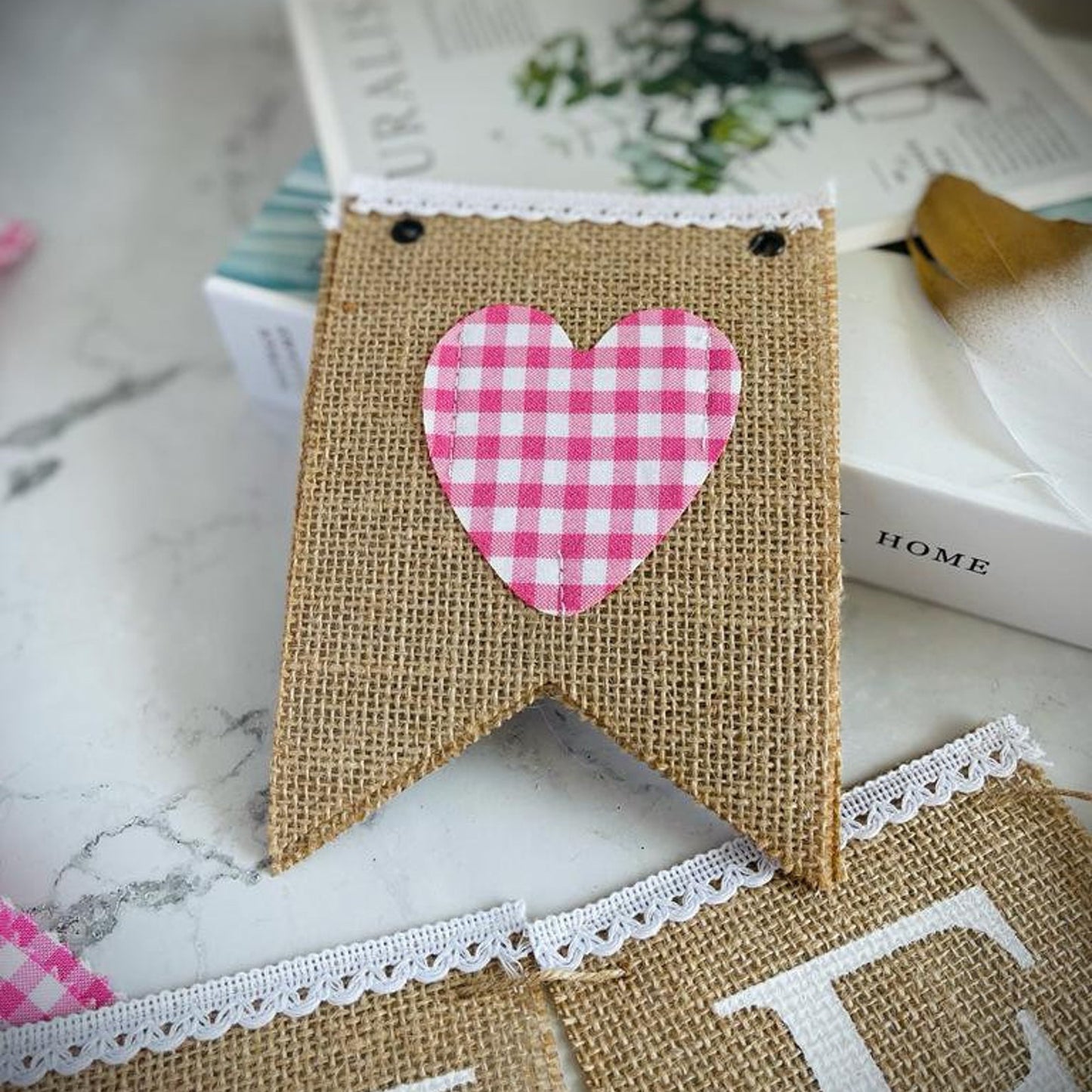 VINTAGE BURLAP BANNER "ONE" WITH HEARTS PINK