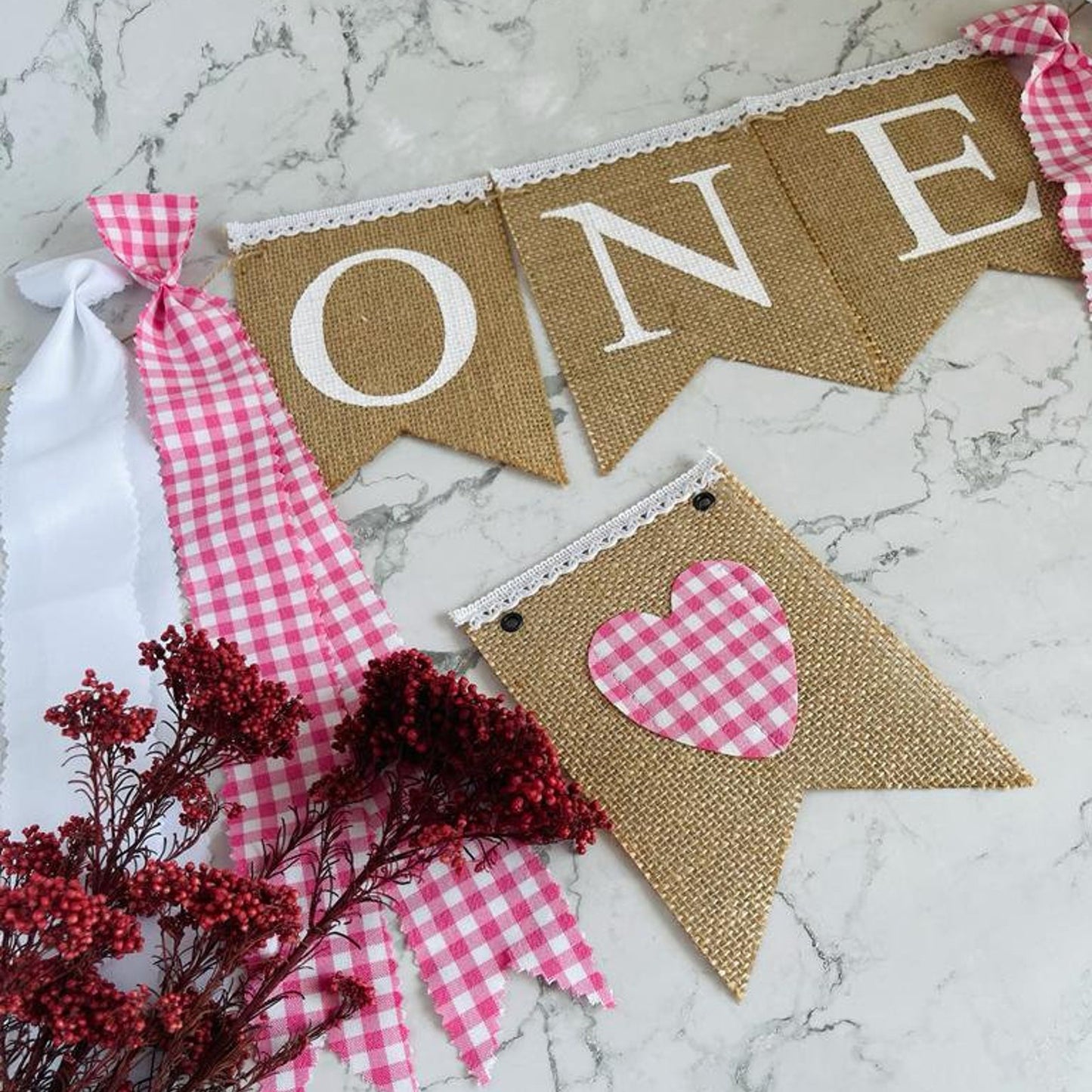 VINTAGE BURLAP BANNER "ONE" WITH HEARTS PINK