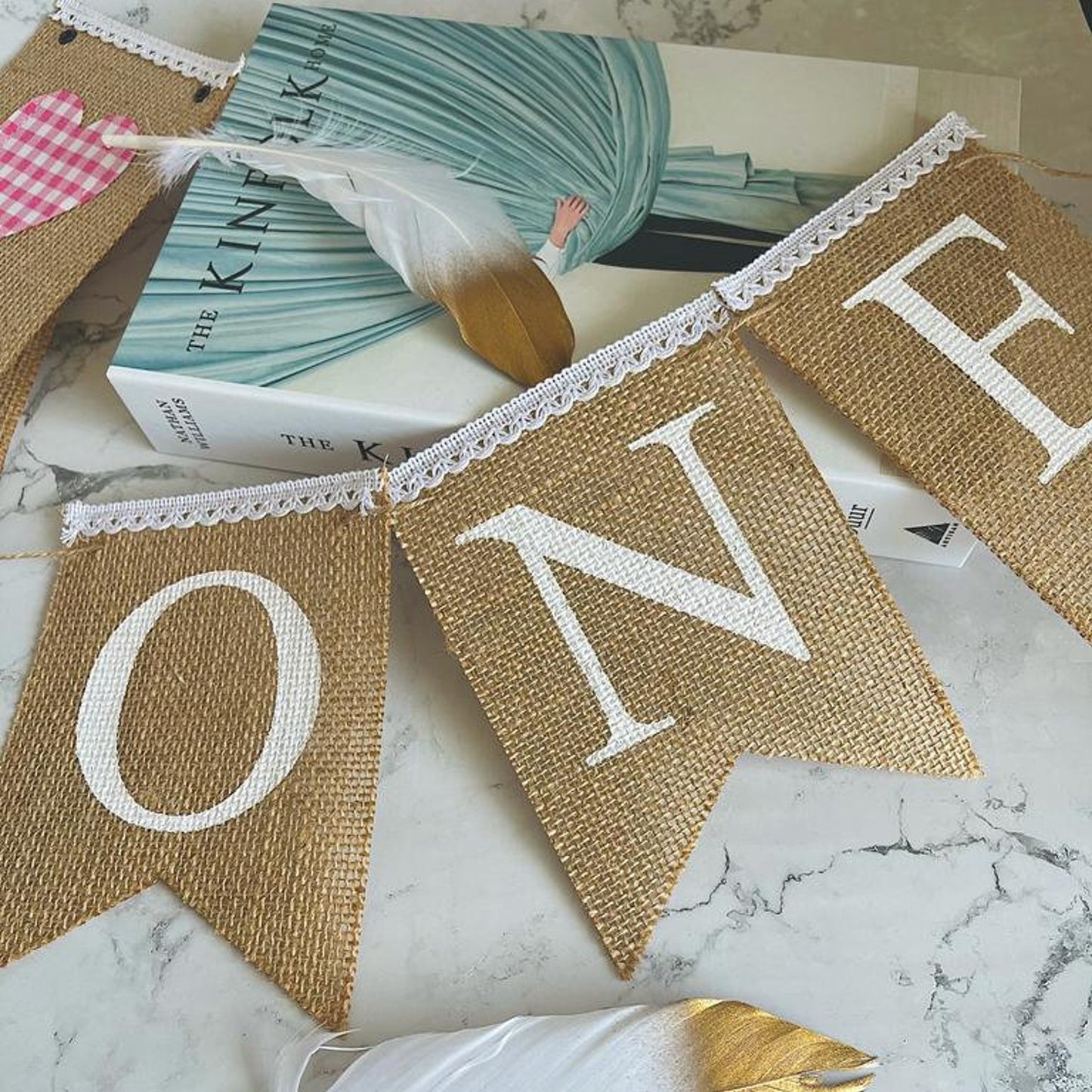 VINTAGE BURLAP BANNER "ONE" WITH HEARTS PINK